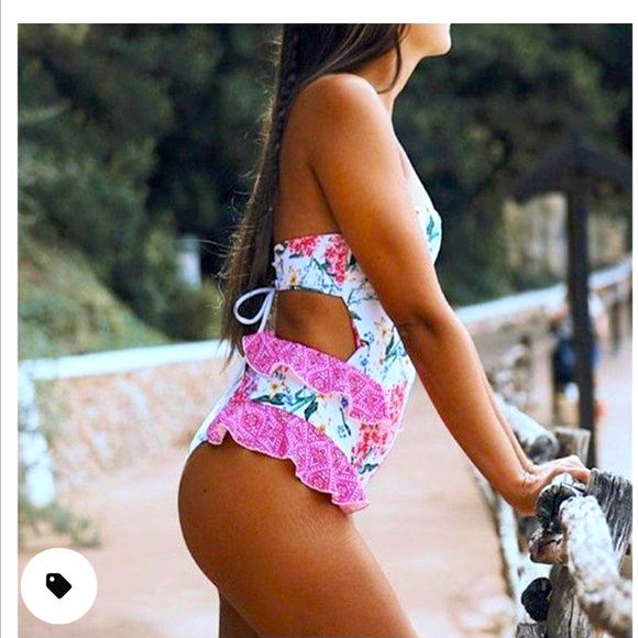 Patterned pink one piece swimsuit - Picture 5 of 8